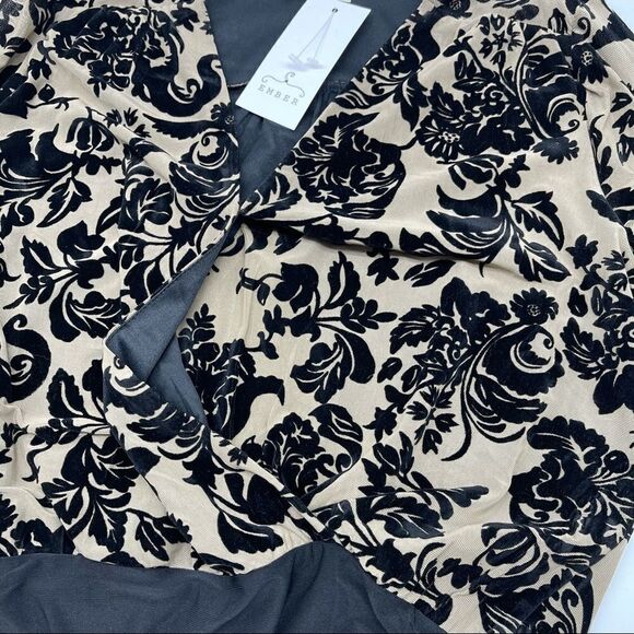 Ember Velvet Floral Lace Flare sleeve Bodysuit SMALL NWT - Picture 4 of 13